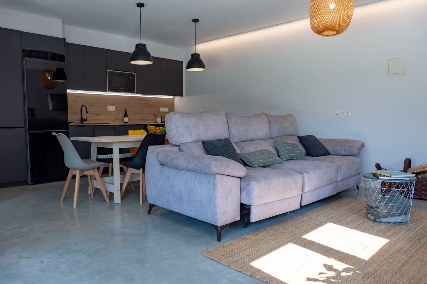 Salón y cocina abierta